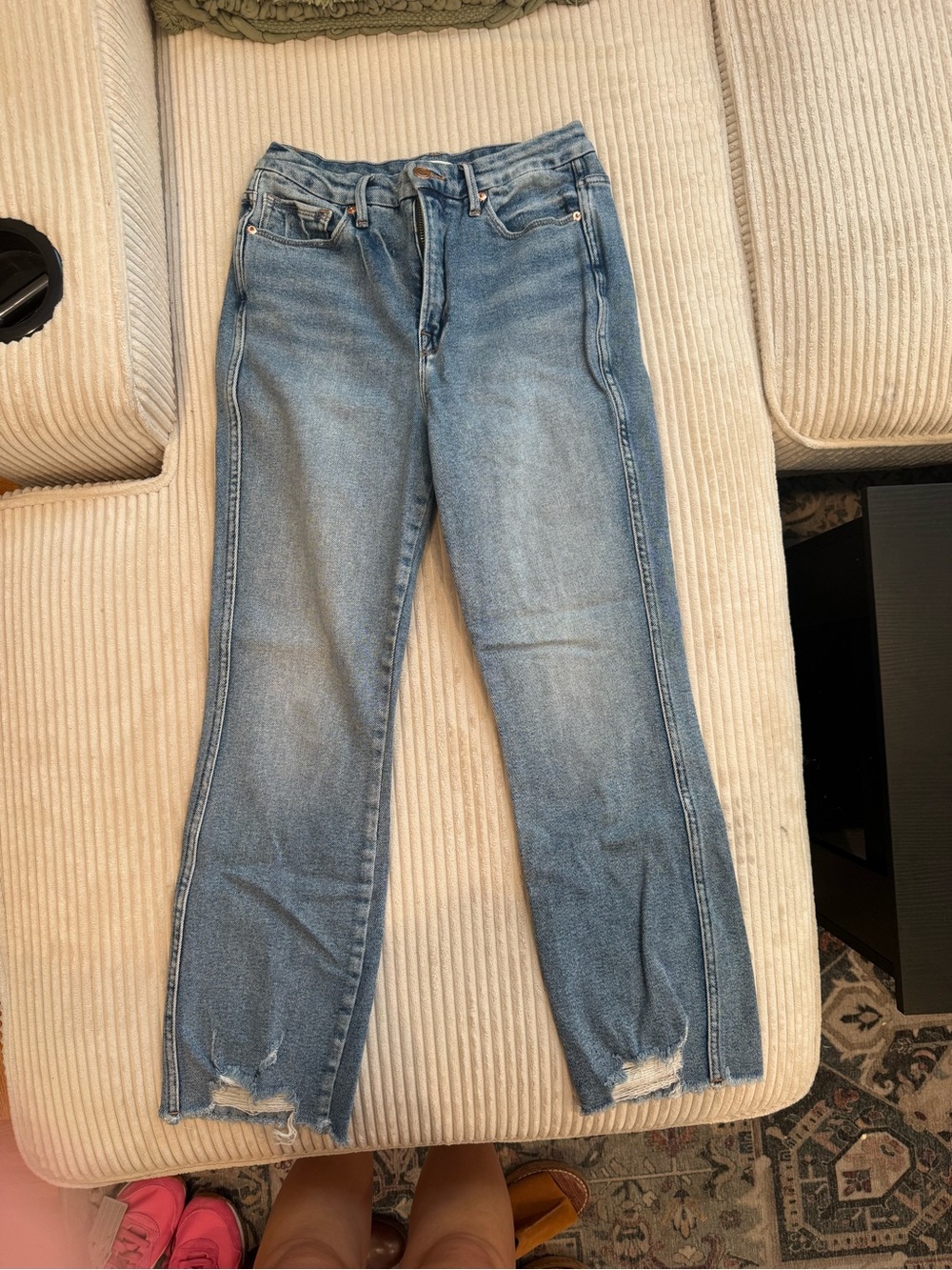 Good American Light Blue Jeans with Distressed Hem
